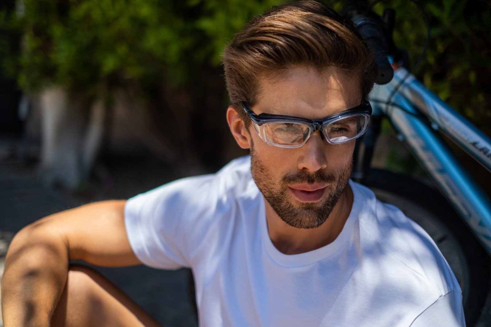 Photochromic vs Polarized Prescription Cycling Glasses: How to Choose the Right Lens